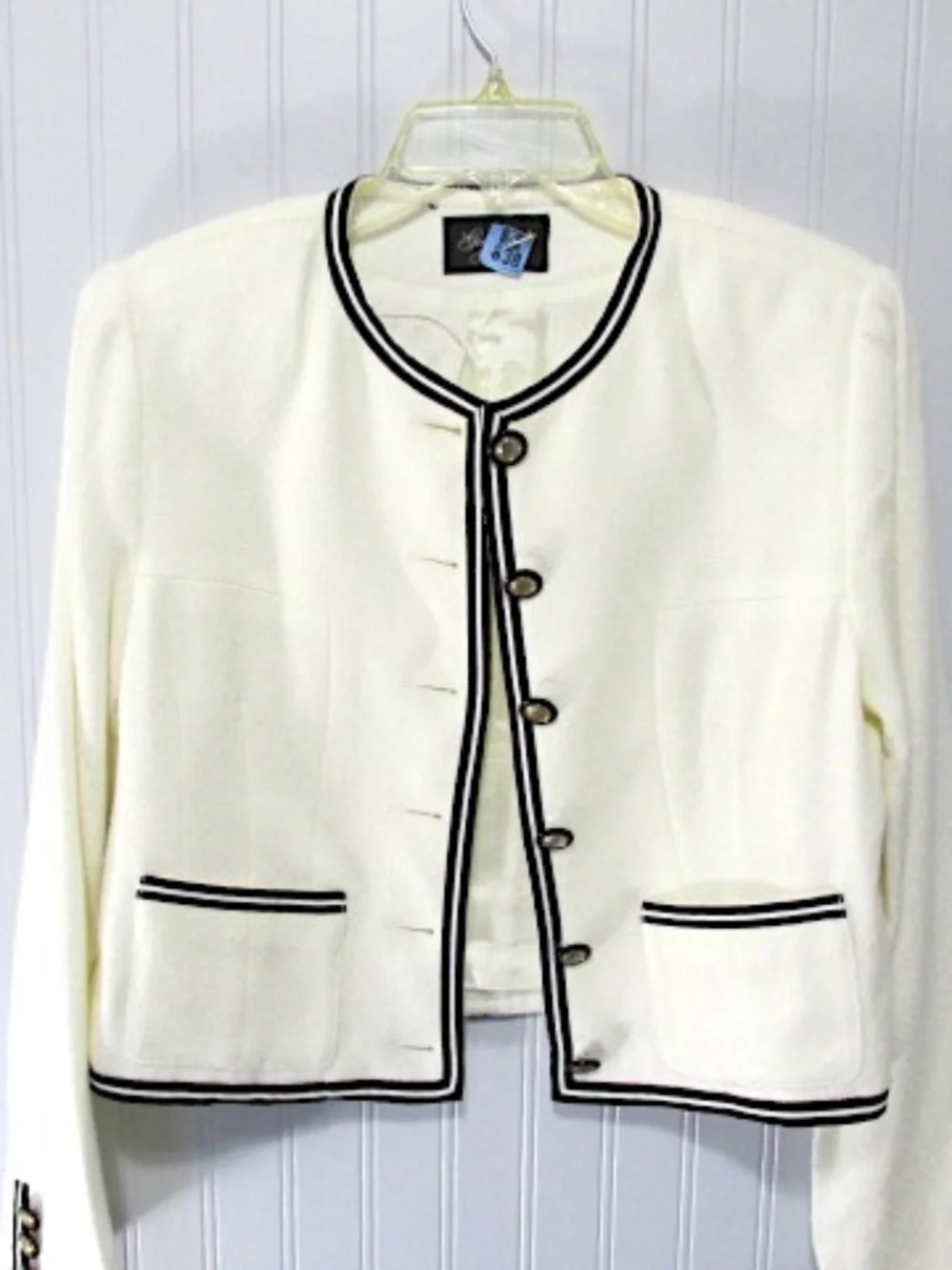 Giancarlo Ferrari Ivory Boucle Chanel-Style Jacket, Size 8